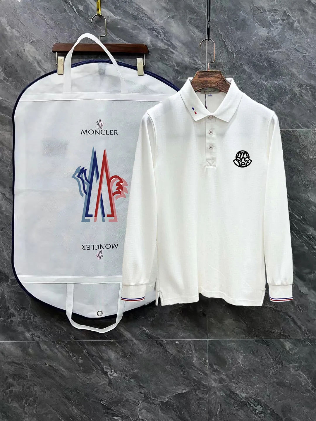 MONCLER/ Polo 。 T . . ! Piquet , “ ”。 . , , logo ， ， ， ， ， ， 。 Black/White/ Size：M~3XL